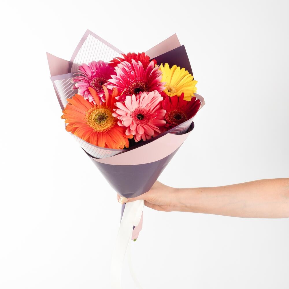 Солнечный букет из 7 свежих гербер – радость в подарок Цивильск Чувашская Республика