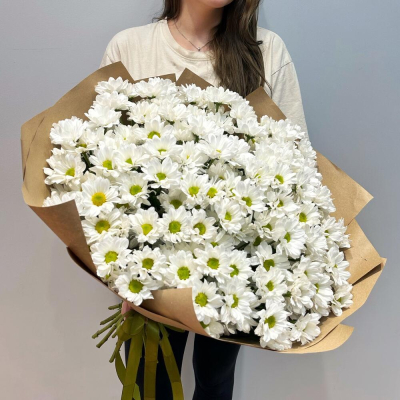 Букет «21 ромашка» – нежные белые кустовые хризантемы в натуральном стиле Цивильск Чувашская Республика