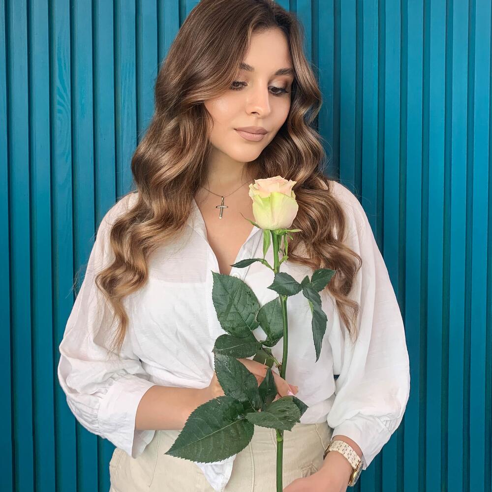 Комплимент из розовой эквадорской розы – минимализм роскоши Цивильск Чувашская Республика