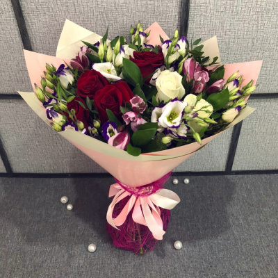 Букет из роз, эустом и альстромерий – гармония утонченности и свежести Цивильск Чувашская Республика