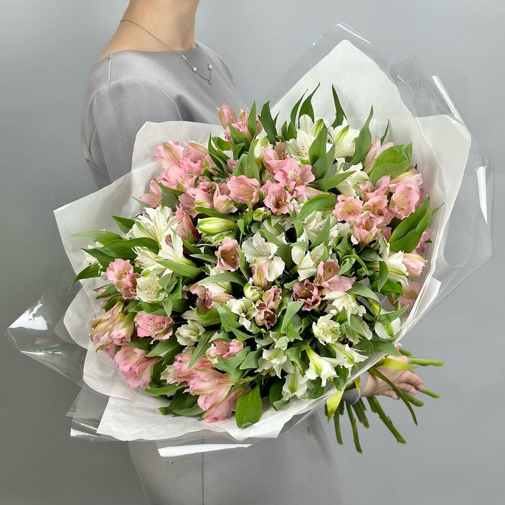 Букет «Гармония» – нежное сочетание белых и розовых альстромерий Цивильск Чувашская Республика