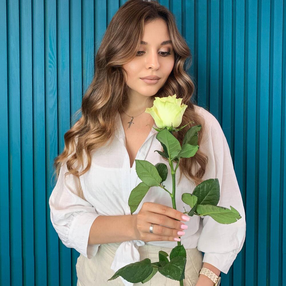 Комплимент из белой эквадорской розы – элегантность в каждом лепестке Цивильск Чувашская Республика