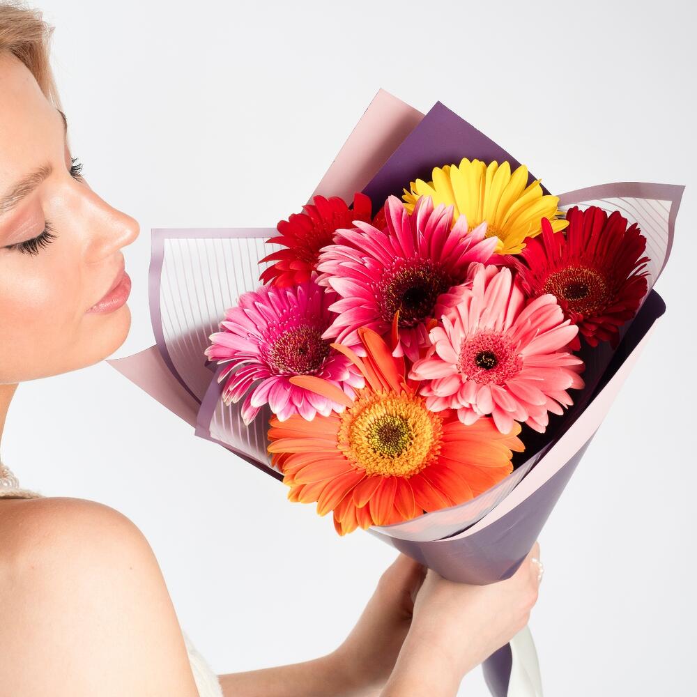 Солнечный букет из 7 свежих гербер – радость в подарок Цивильск Чувашская Республика