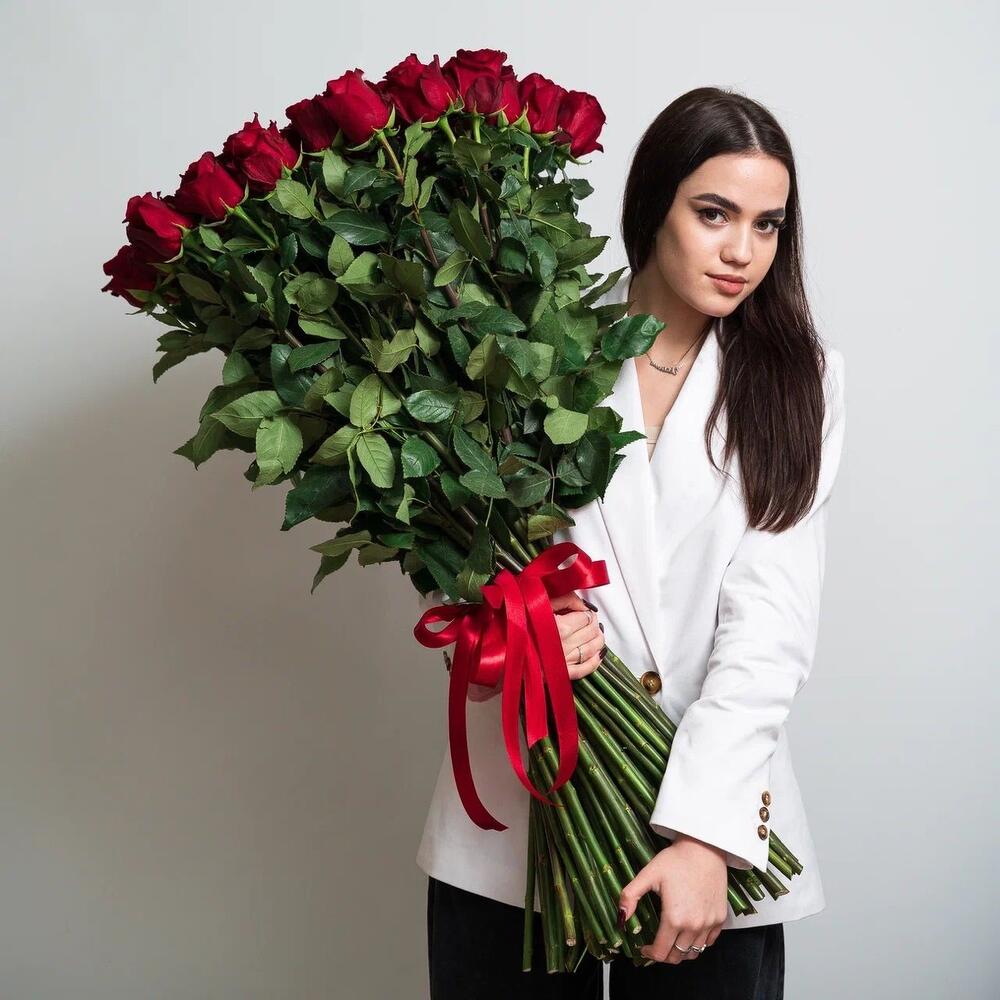 Роскошный букет из 51 красной розы – воплощение безграничной любви Цивильск Чувашская Республика