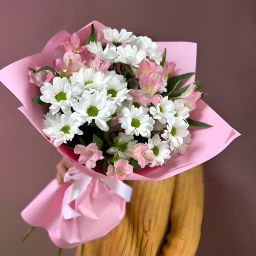 Букет «Поцелуй бабочки» нежность белых хризантем и розовых альстромерий Цивильск Чувашская Республика