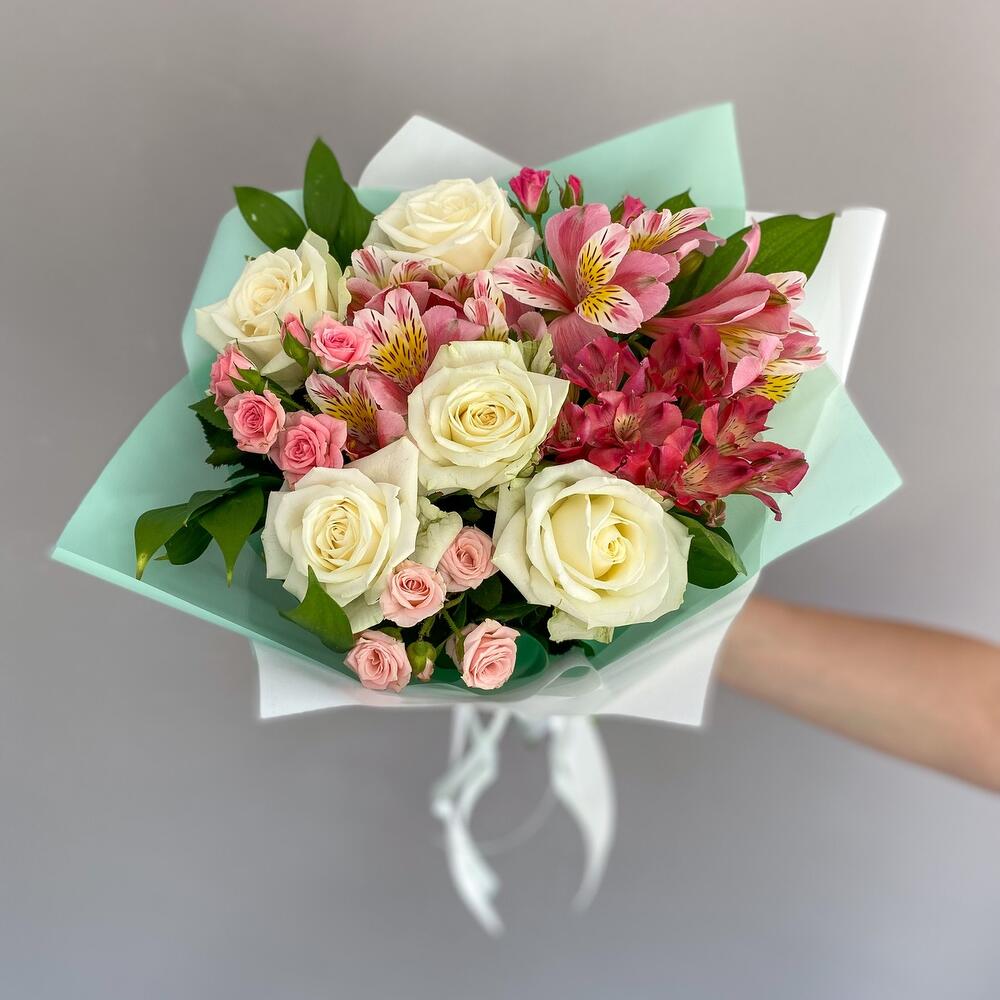 Букет «Николь» – изысканное сочетание роз, кустовых роз и альстромерий Цивильск Чувашская Республика