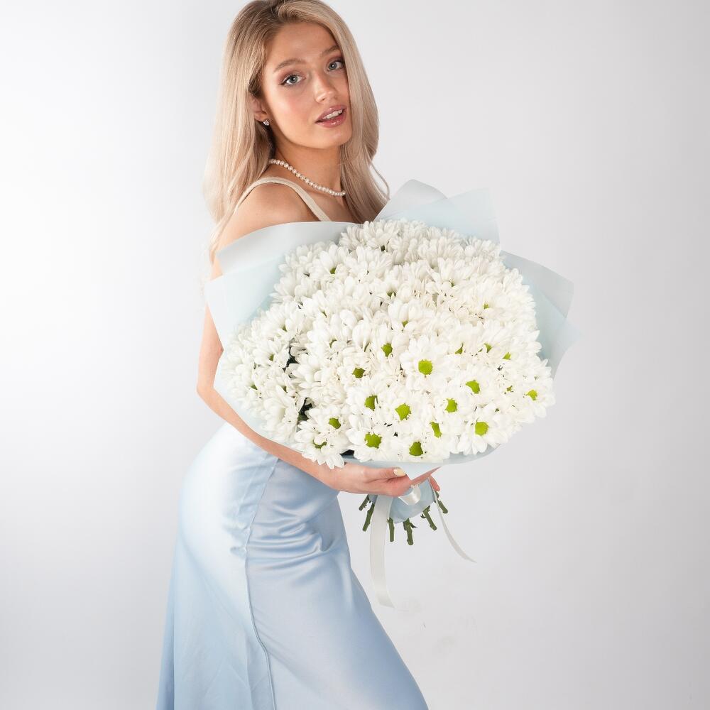 Букет «Ромашковое чудо» – летнее настроение в белых хризантемах Цивильск Чувашская Республика
