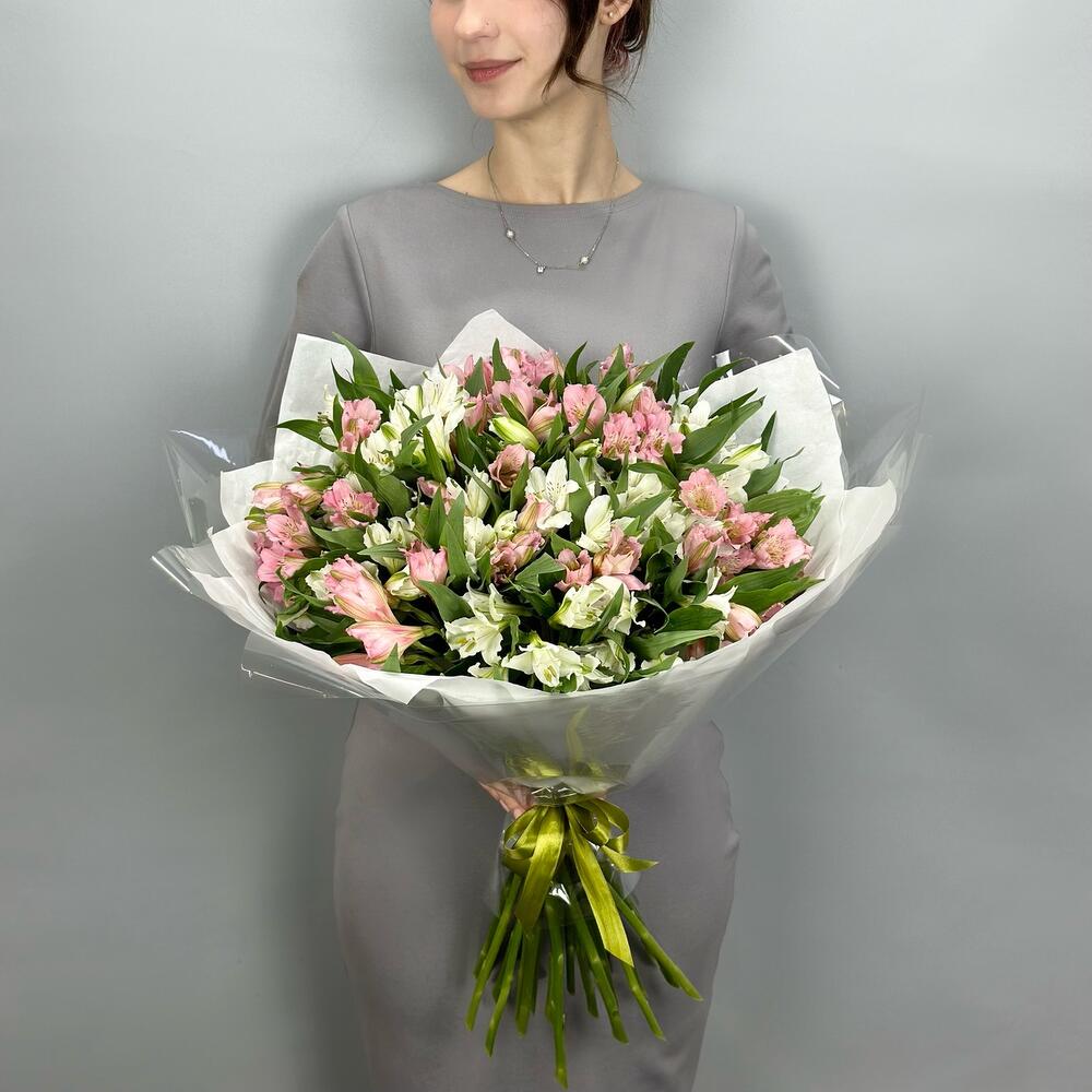 Букет «Гармония» – нежное сочетание белых и розовых альстромерий Цивильск Чувашская Республика