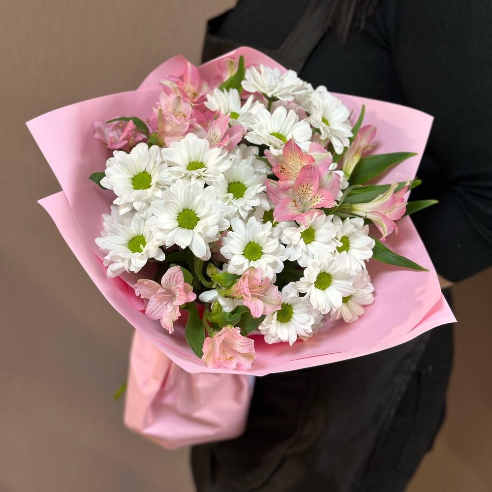 Букет «Поцелуй бабочки» нежность белых хризантем и розовых альстромерий Цивильск Чувашская Республика