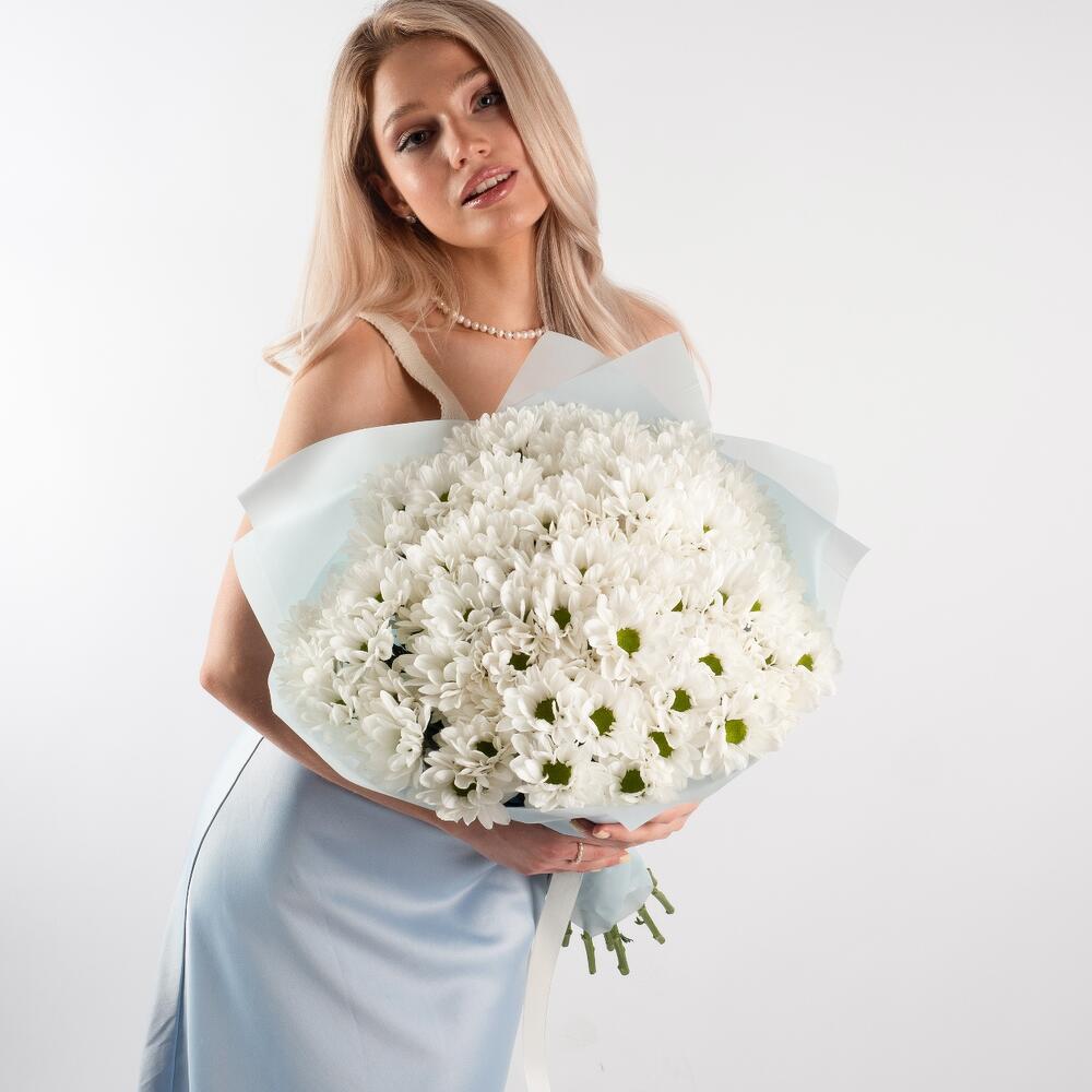 Букет «Ромашковое чудо» – летнее настроение в белых хризантемах Цивильск Чувашская Республика