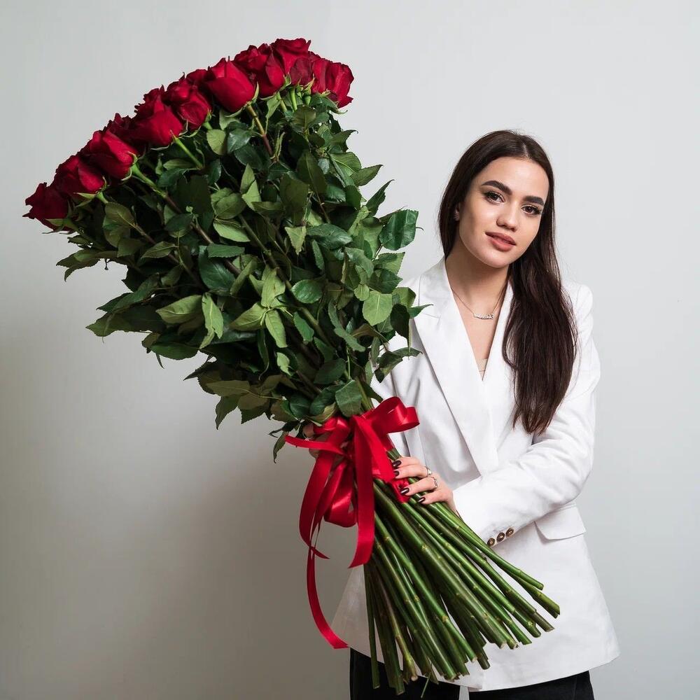 Роскошный букет из 51 красной розы – воплощение безграничной любви Цивильск Чувашская Республика