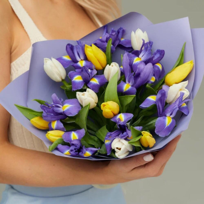 Букет из ирисов и тюльпанов «Весна» Цивильск Чувашская Республика