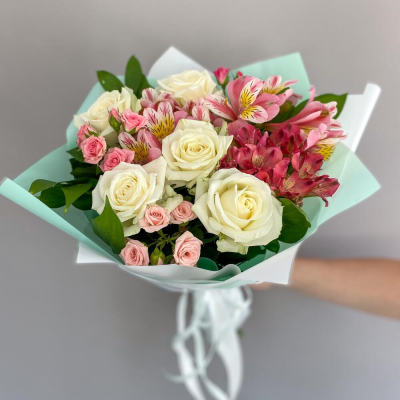 Букет «Николь» – изысканное сочетание роз, кустовых роз и альстромерий Цивильск Чувашская Республика