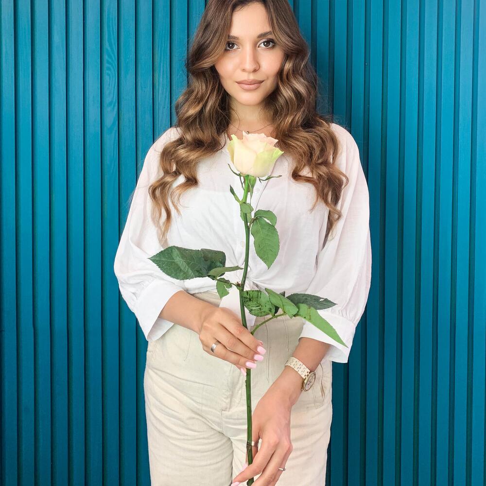 Комплимент из розовой эквадорской розы – минимализм роскоши Цивильск Чувашская Республика