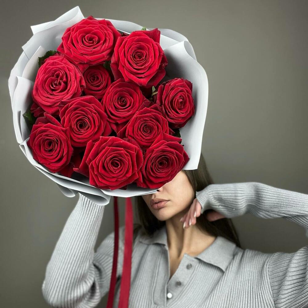 Букет «Красный бархат» – роскошь эквадорских роз Цивильск Чувашская Республика