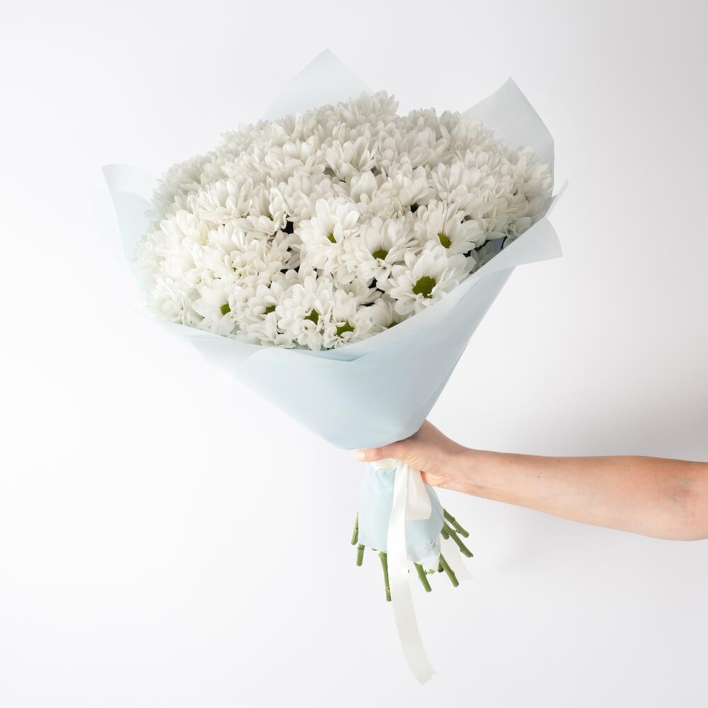 Букет «Ромашковое чудо» – летнее настроение в белых хризантемах Цивильск Чувашская Республика