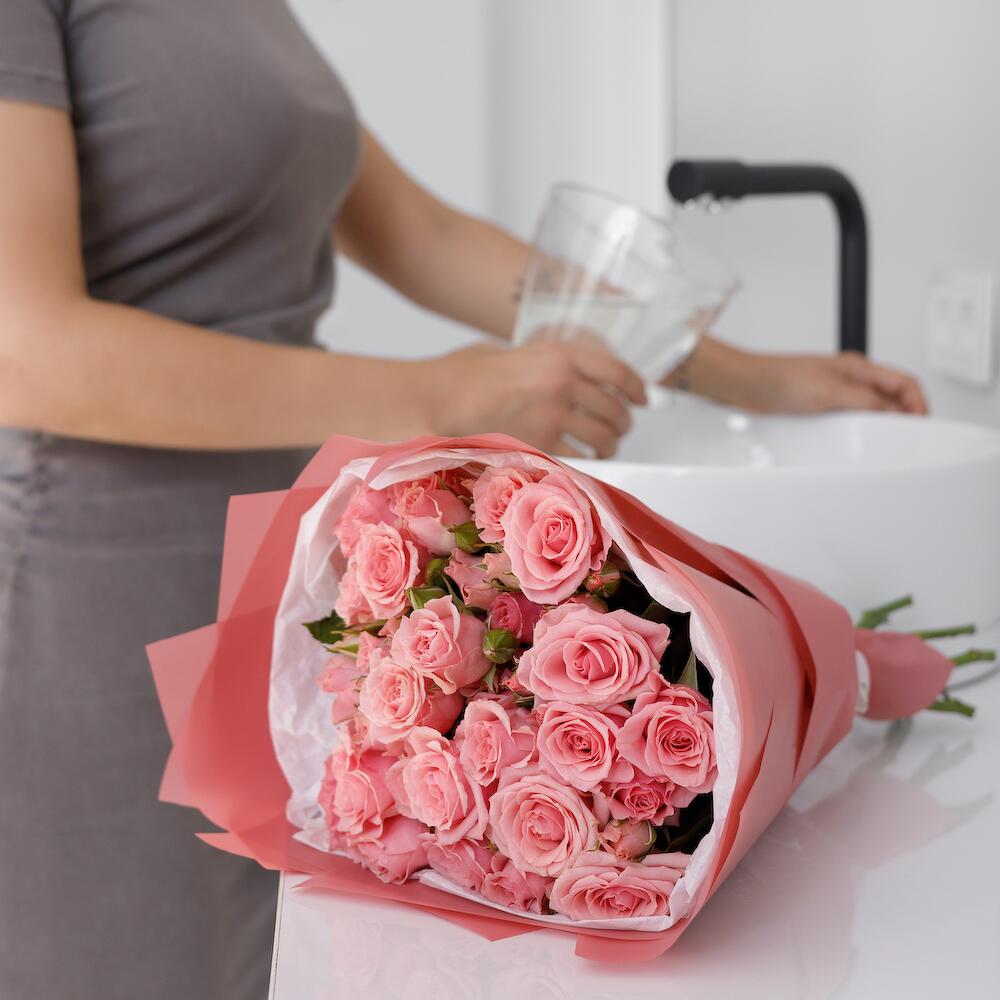 Букет из 9 розовых кустовых роз – нежность в каждом лепестке Цивильск Чувашская Республика