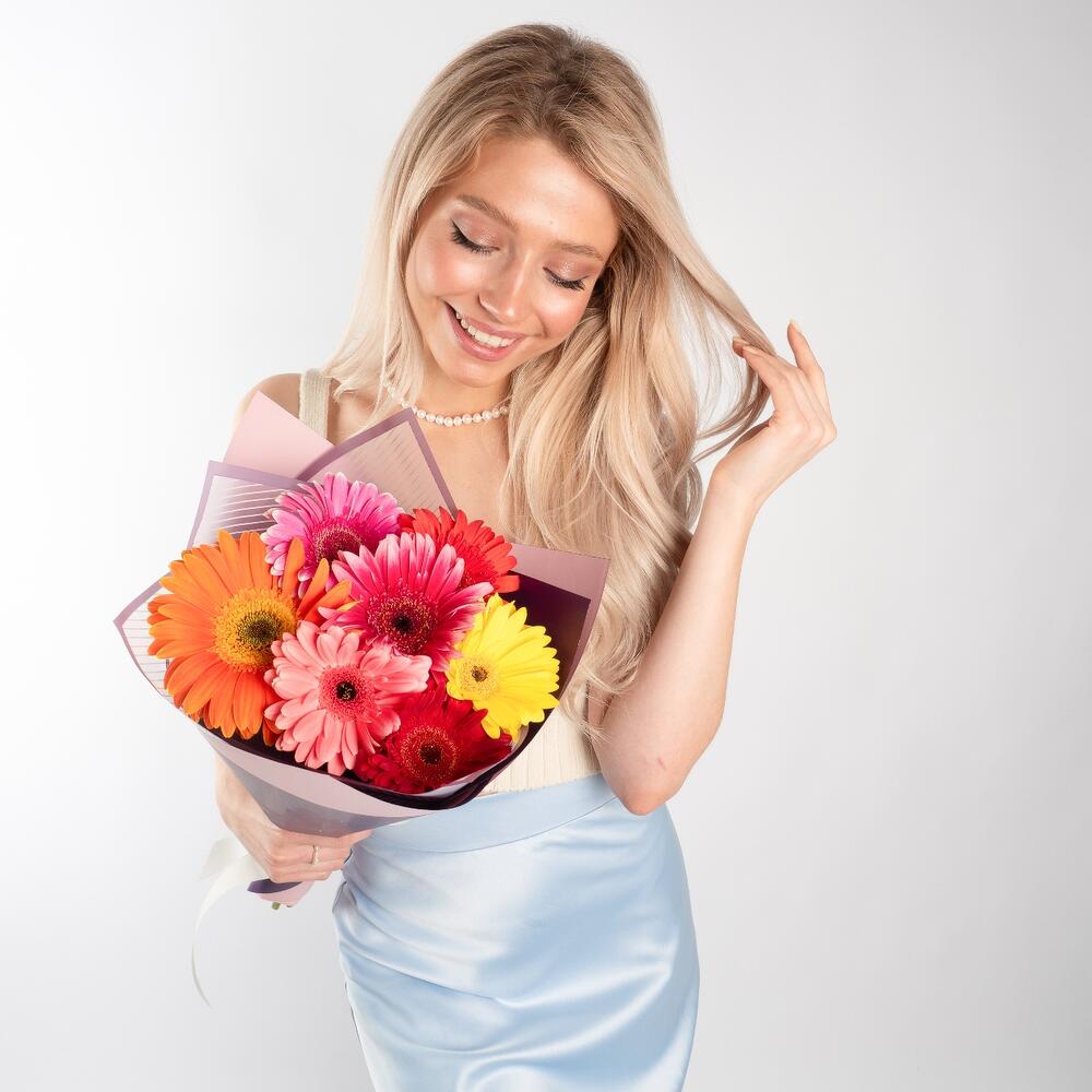 Солнечный букет из 7 свежих гербер – радость в подарок Цивильск Чувашская Республика