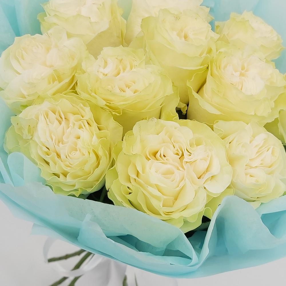 Букет «Кружевное облачко» – 11 белоснежных роз в нежной упаковке Цивильск Чувашская Республика