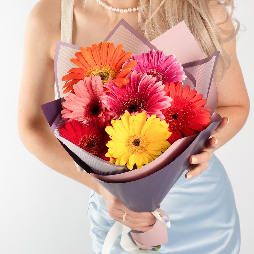 Солнечный букет из 7 свежих гербер – радость в подарок Цивильск Чувашская Республика