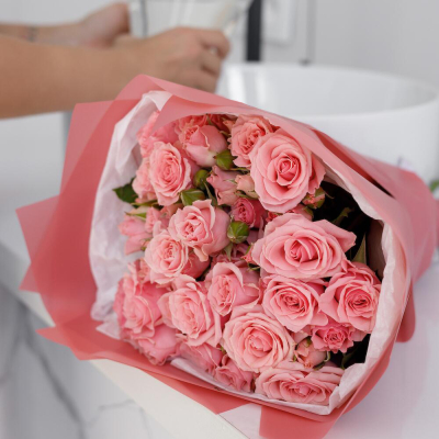 Букет из 9 розовых кустовых роз – нежность в каждом лепестке Цивильск Чувашская Республика