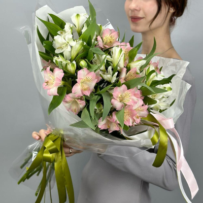 Букет «Нежность» – трогательное сочетание белых и розовых альстромерий Цивильск Чувашская Республика