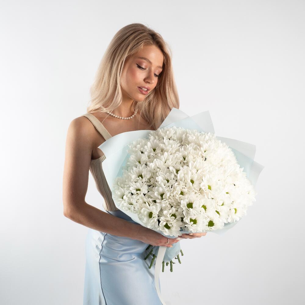 Букет «Ромашковое чудо» – летнее настроение в белых хризантемах Цивильск Чувашская Республика
